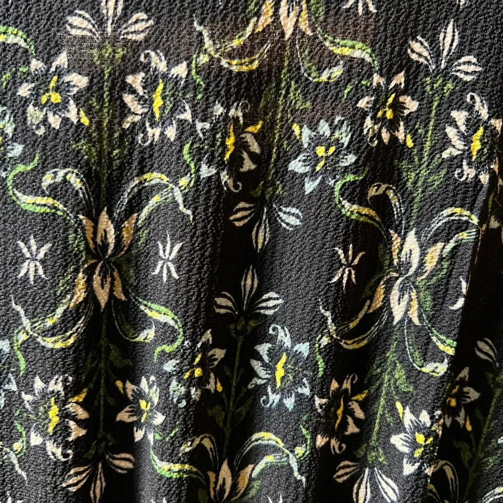 XL Max Studio Floral Dress - Picture 5 of 7